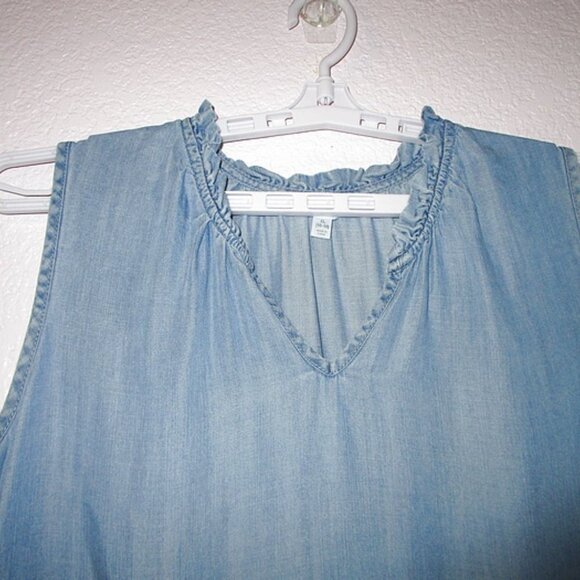 Time And Tru CHAMBRAY Tunic Size S TOP A-Line V-NECK Ruffle LYOCELL Sleeveless - Picture 2 of 7